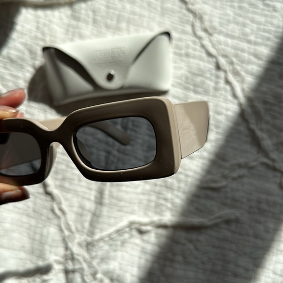 Sisters & Seekers retro sunglasses - Picture 6 of 6